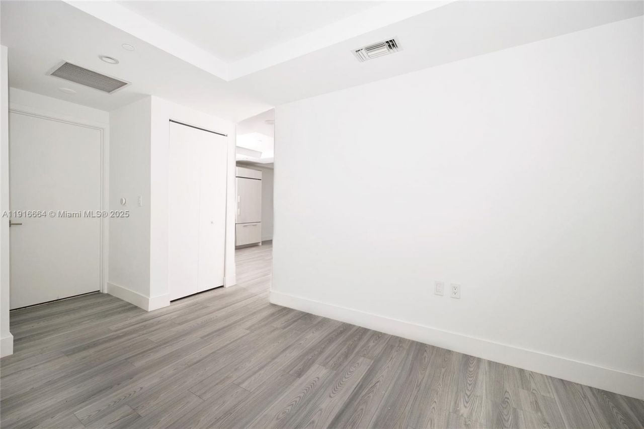 45 SW 9th St, Unit 1504, Miami, FL 33130 Photo