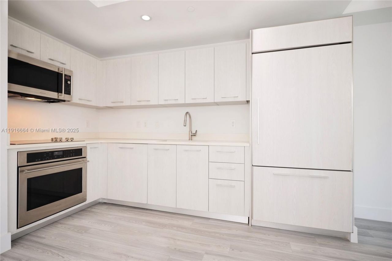 45 SW 9th St, Unit 1504, Miami, FL 33130 Photo