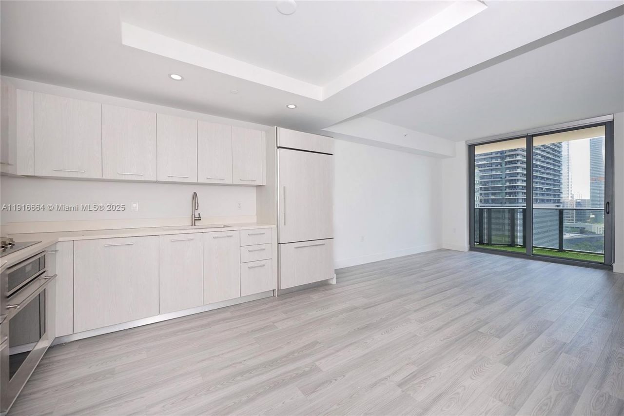 45 SW 9th St, Unit 1504, Miami, FL 33130 Photo