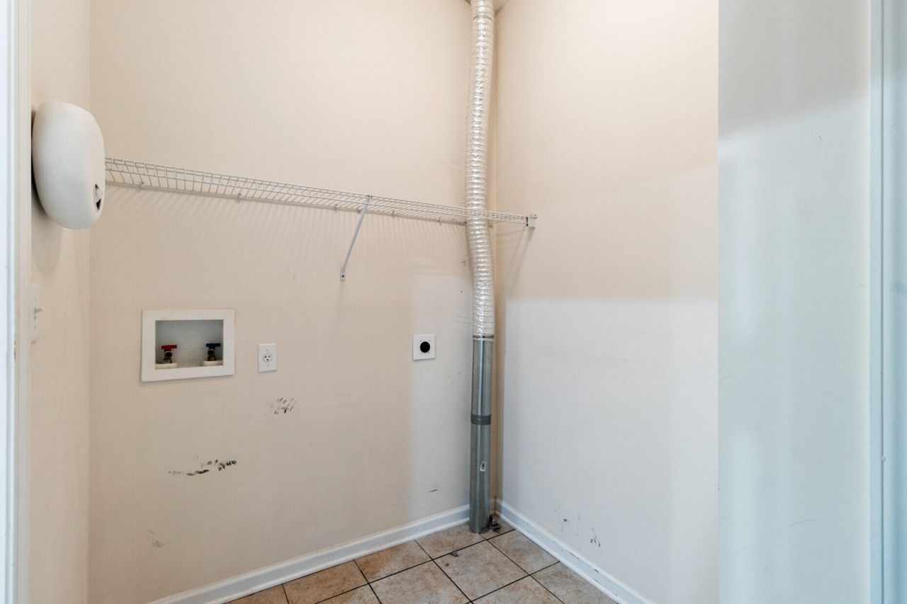 191 Larissa Drive Photo 17