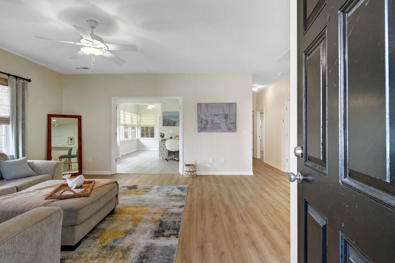 191 Larissa Drive Photo 4