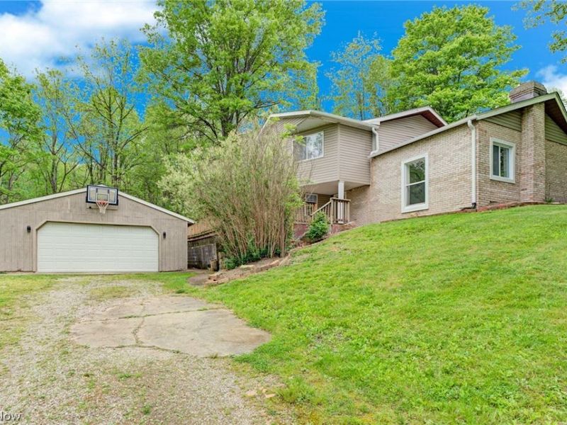 27 Delaware Trail, Malvern, OH 44644 Photo 2