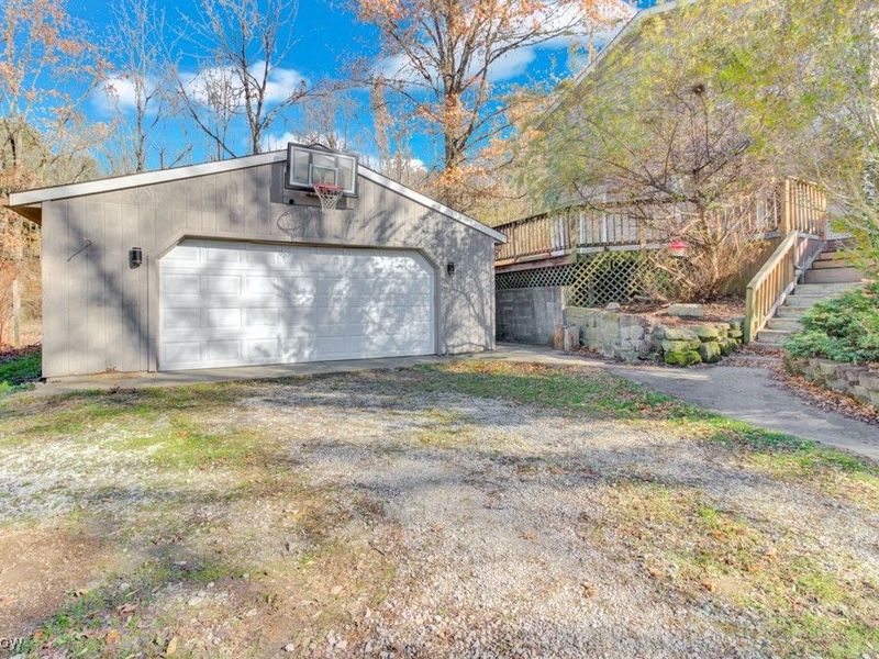 27 Delaware Trail, Malvern, OH 44644 Photo 3