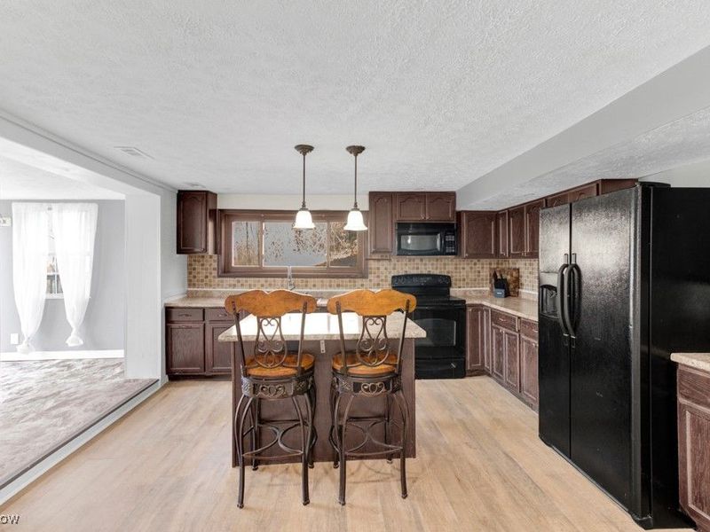 27 Delaware Trail, Malvern, OH 44644 Photo 5