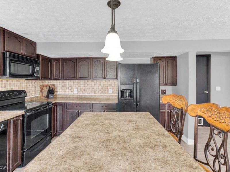 27 Delaware Trail, Malvern, OH 44644 Photo 7