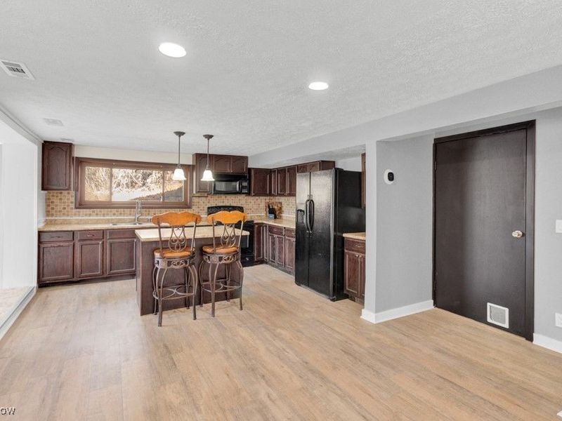 27 Delaware Trail, Malvern, OH 44644 Photo 9