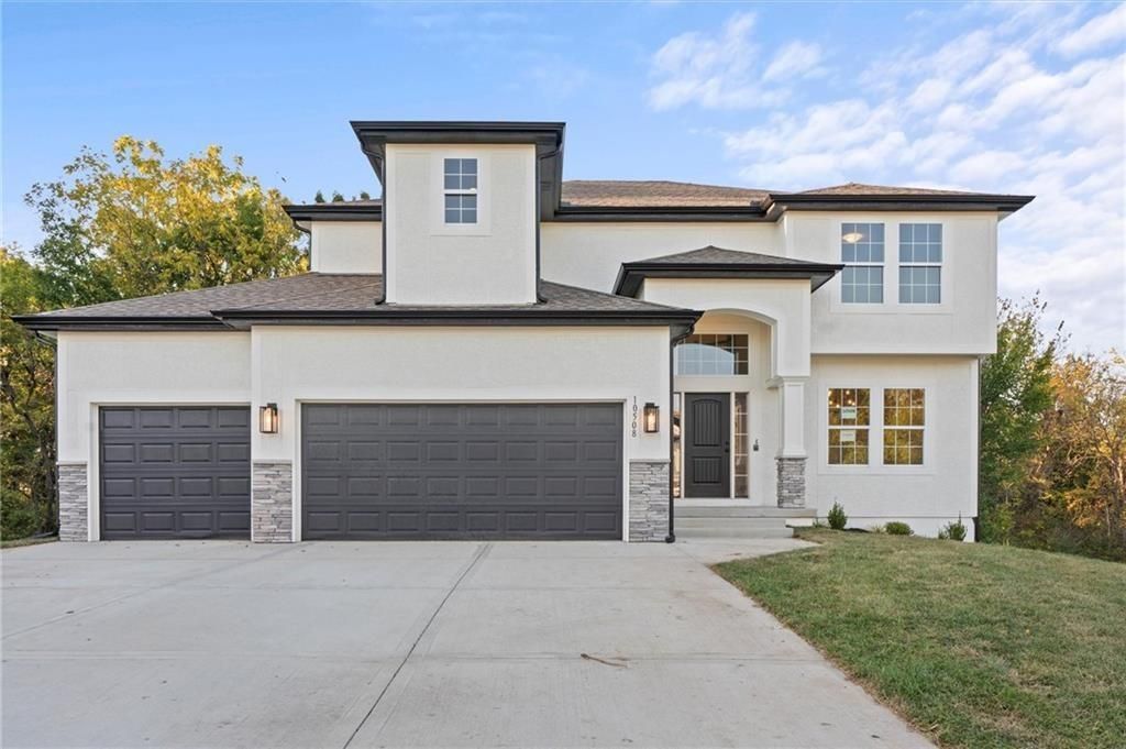 9916 N Manning Avenue, Kansas City, MO 64157 Main Photo