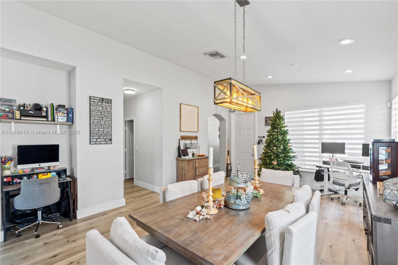 16120 SW 11th St, Pembroke Pines, FL 33027 Photo