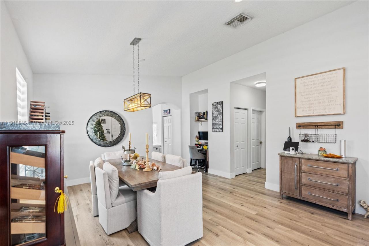 16120 SW 11th St, Pembroke Pines, FL 33027 Photo