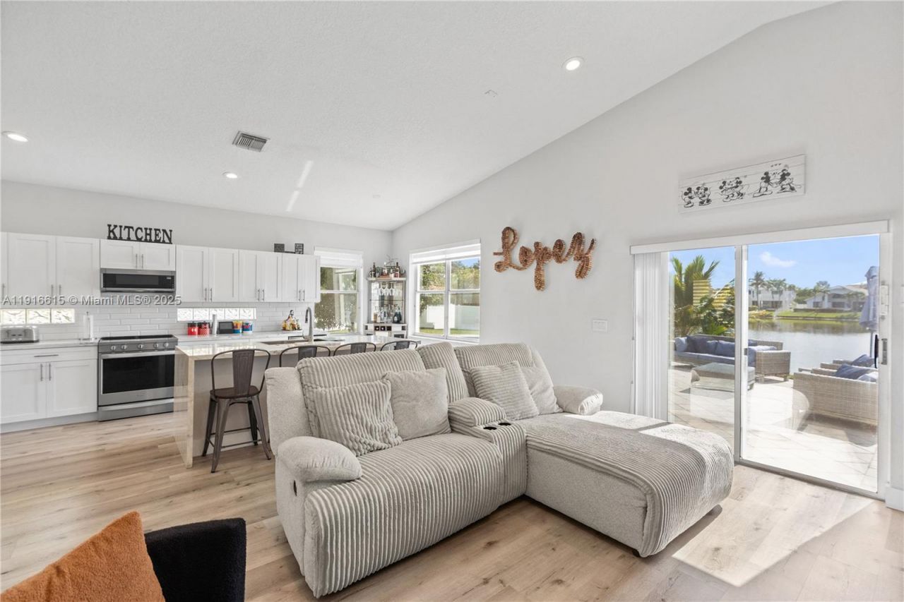 16120 SW 11th St, Pembroke Pines, FL 33027 Photo