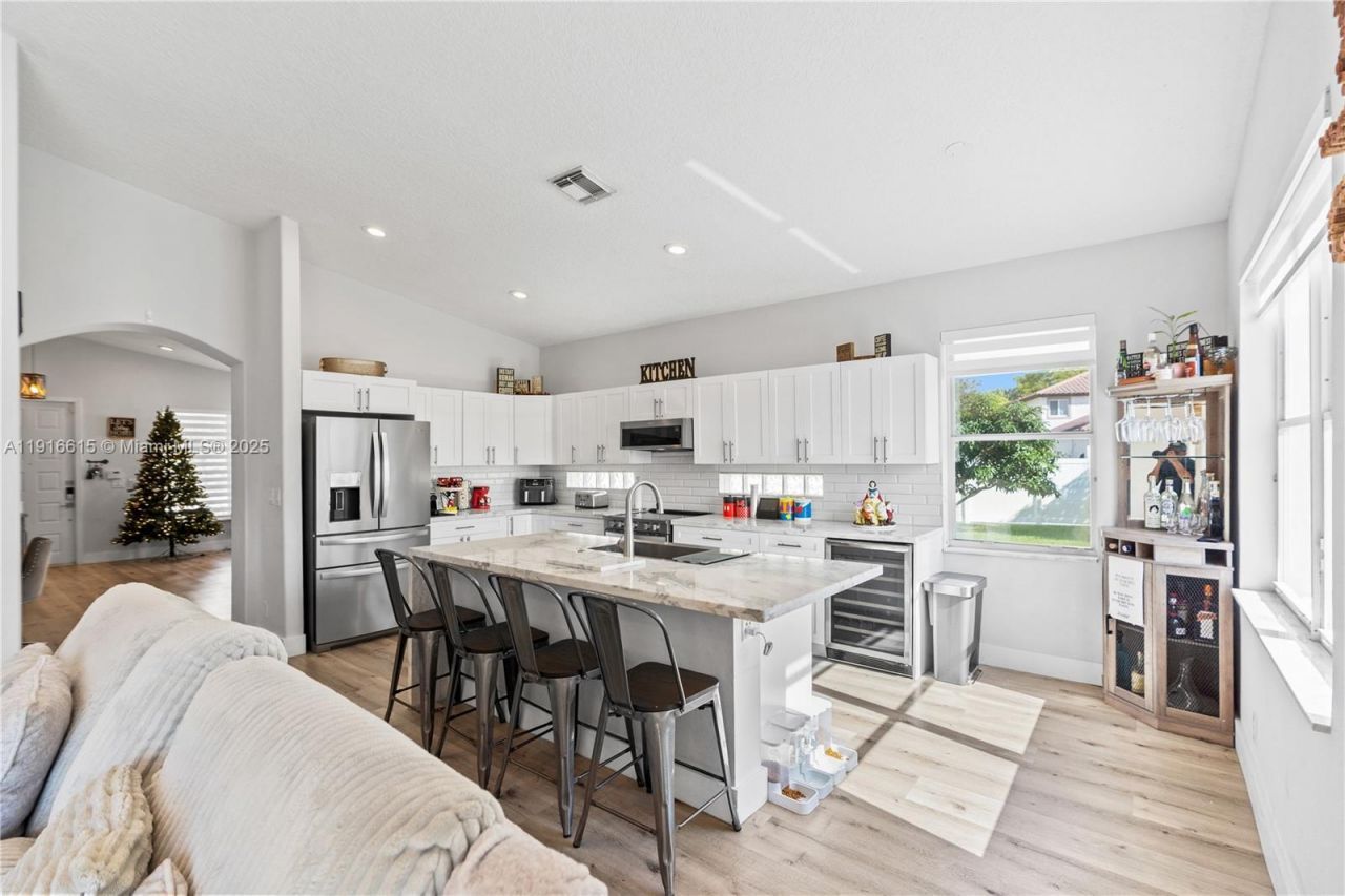 16120 SW 11th St, Pembroke Pines, FL 33027 Photo