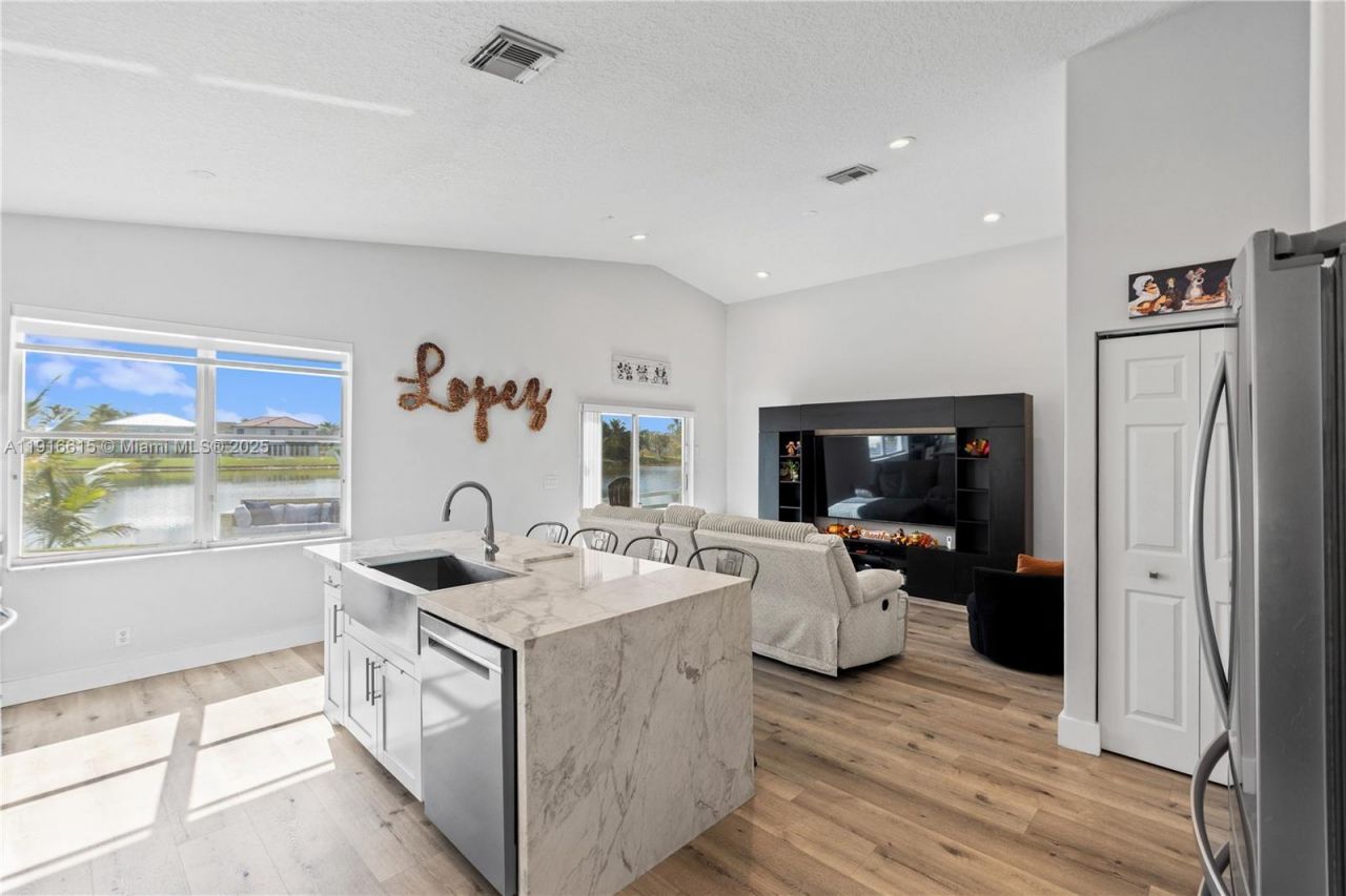 16120 SW 11th St, Pembroke Pines, FL 33027 Photo