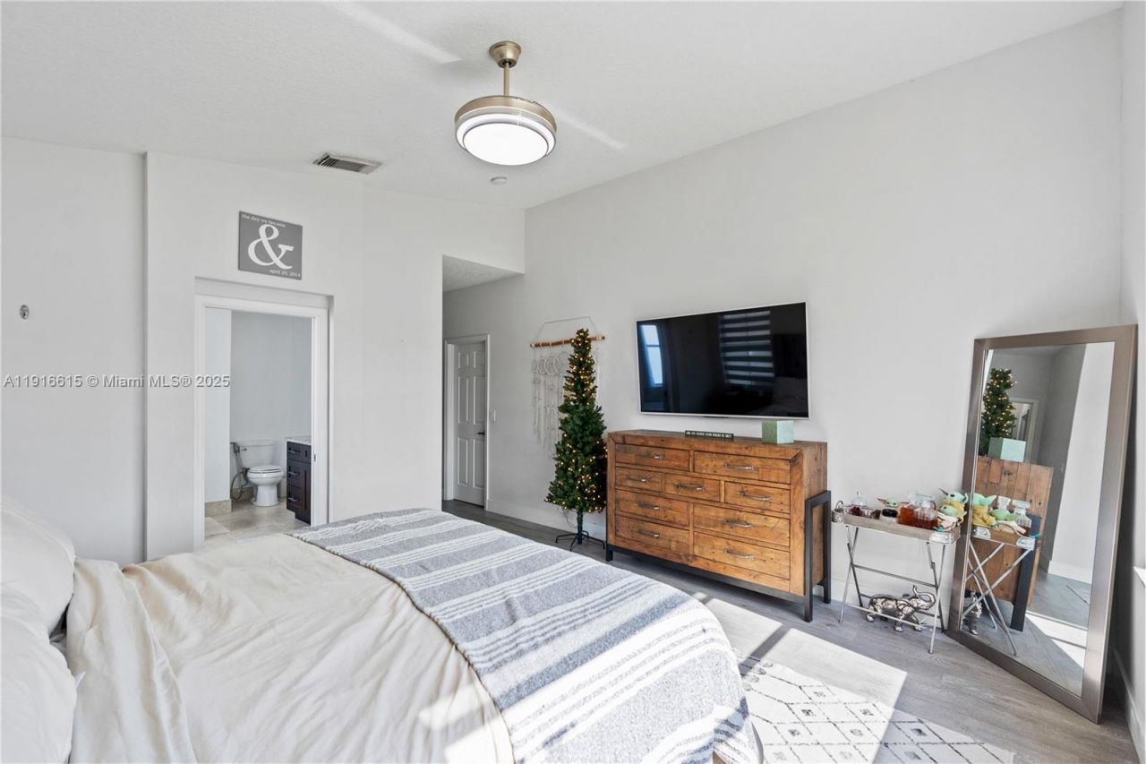 16120 SW 11th St, Pembroke Pines, FL 33027 Photo