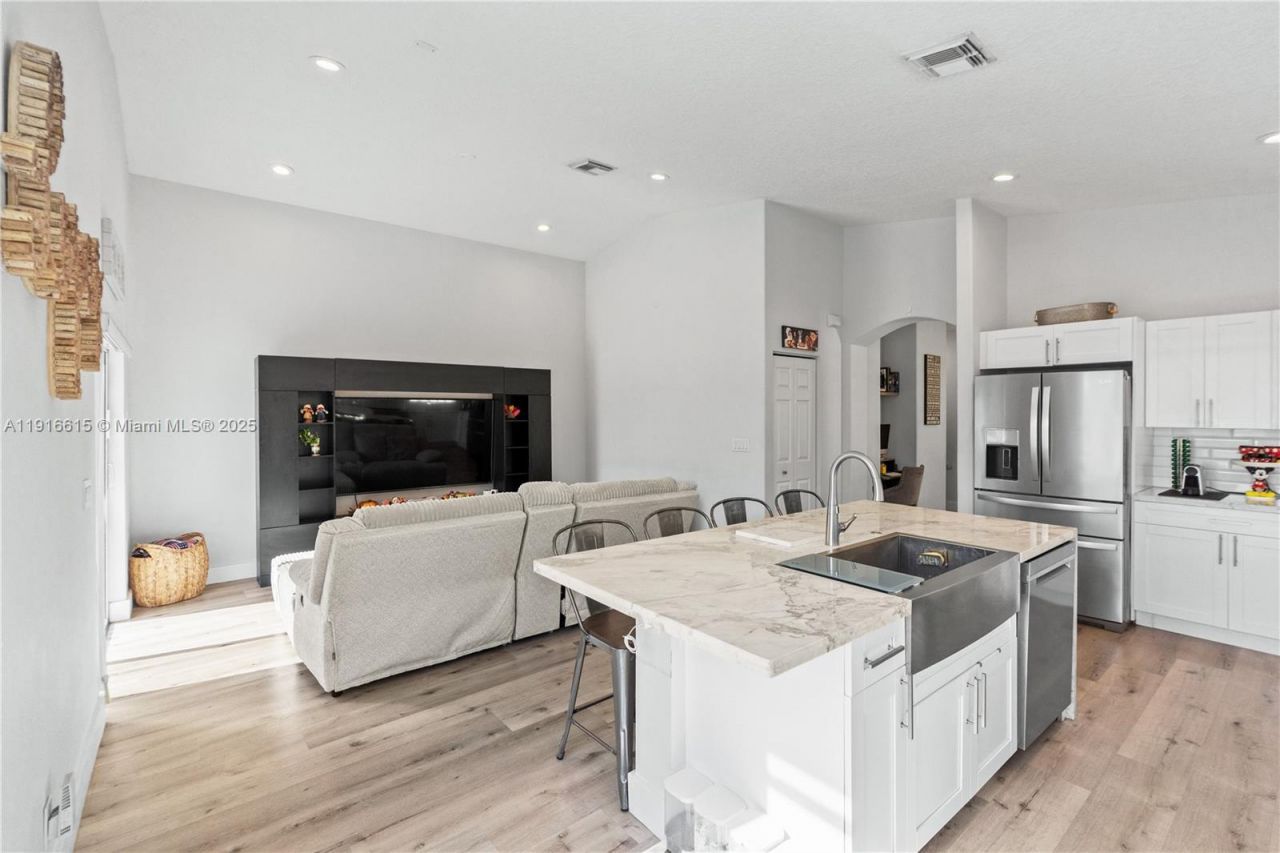 16120 SW 11th St, Pembroke Pines, FL 33027 Photo