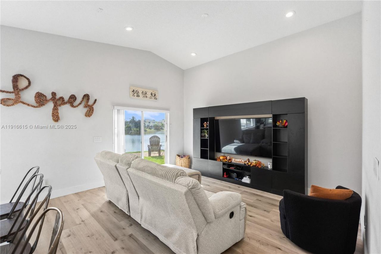 16120 SW 11th St, Pembroke Pines, FL 33027 Photo