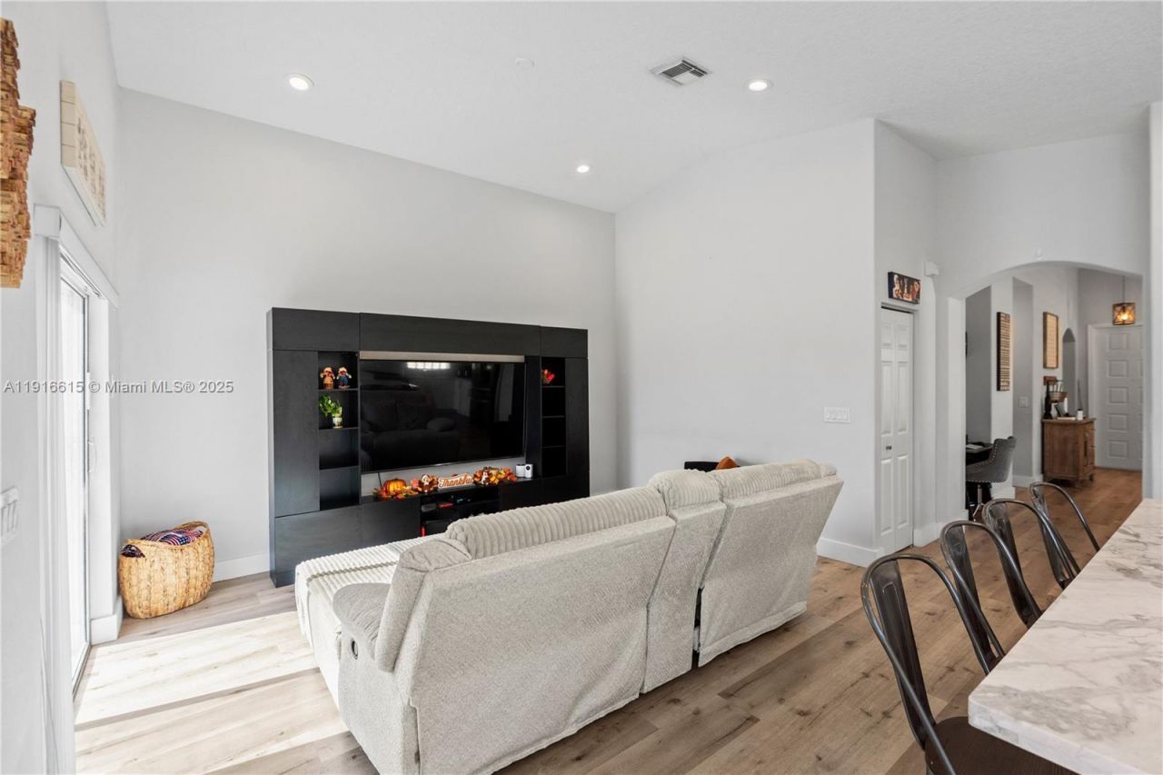 16120 SW 11th St, Pembroke Pines, FL 33027 Photo