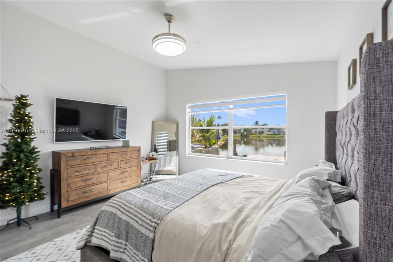 16120 SW 11th St, Pembroke Pines, FL 33027 Photo