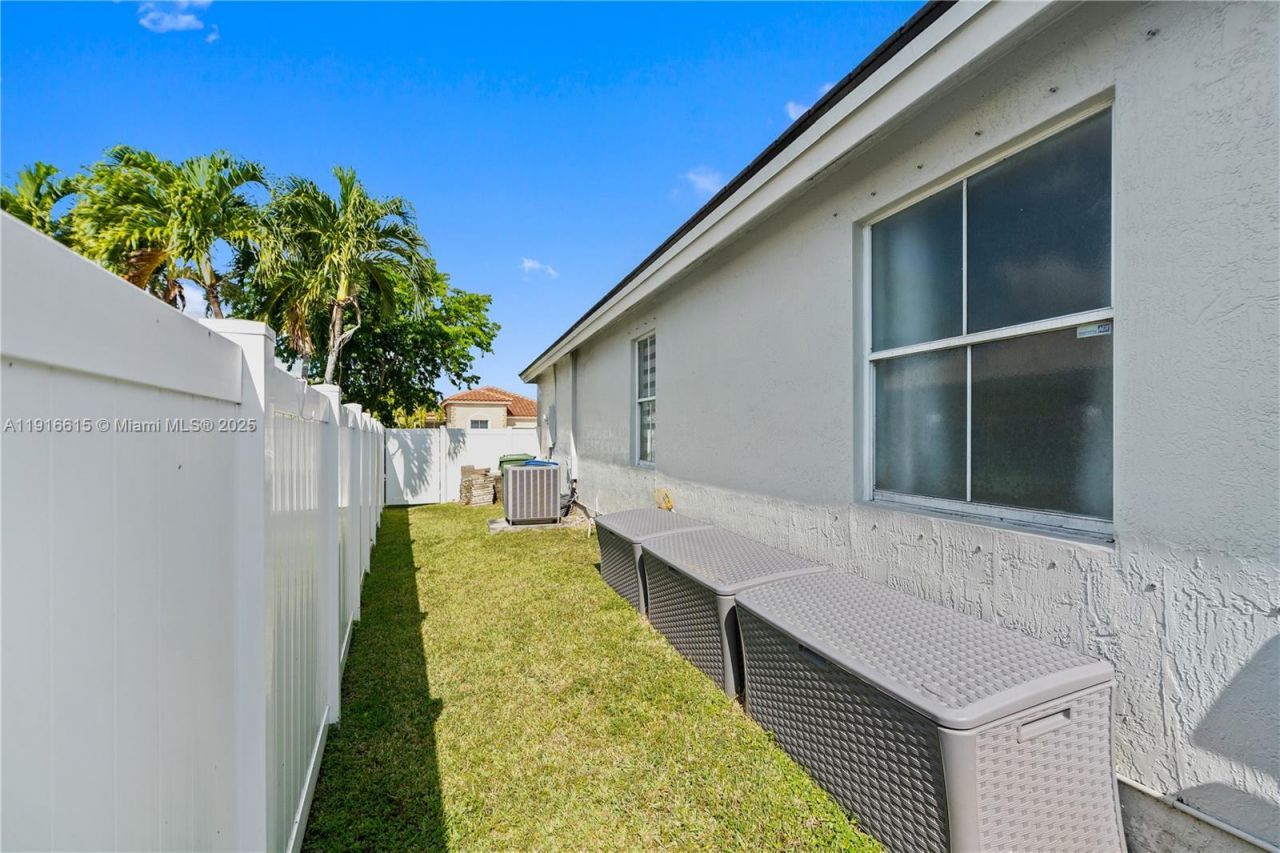 16120 SW 11th St, Pembroke Pines, FL 33027 Photo