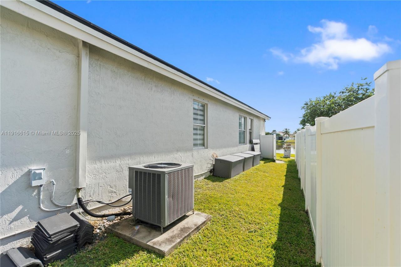 16120 SW 11th St, Pembroke Pines, FL 33027 Photo