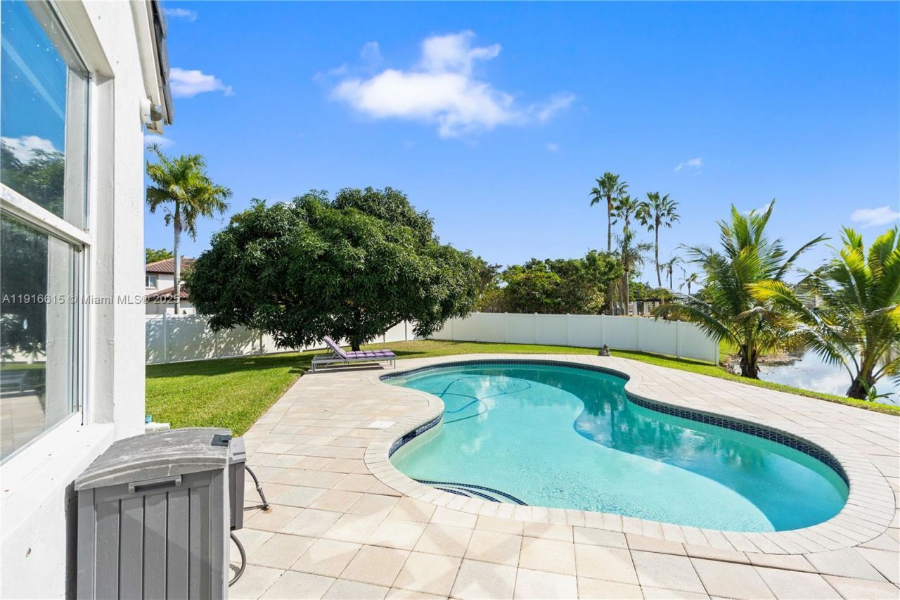 16120 SW 11th St, Pembroke Pines, FL 33027 Photo