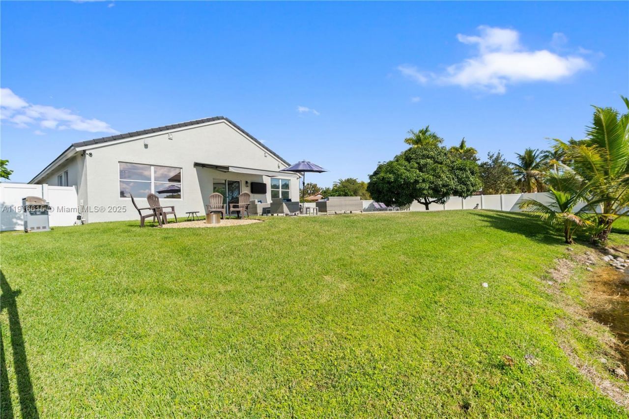 16120 SW 11th St, Pembroke Pines, FL 33027 Photo