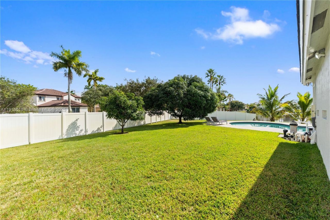 16120 SW 11th St, Pembroke Pines, FL 33027 Photo