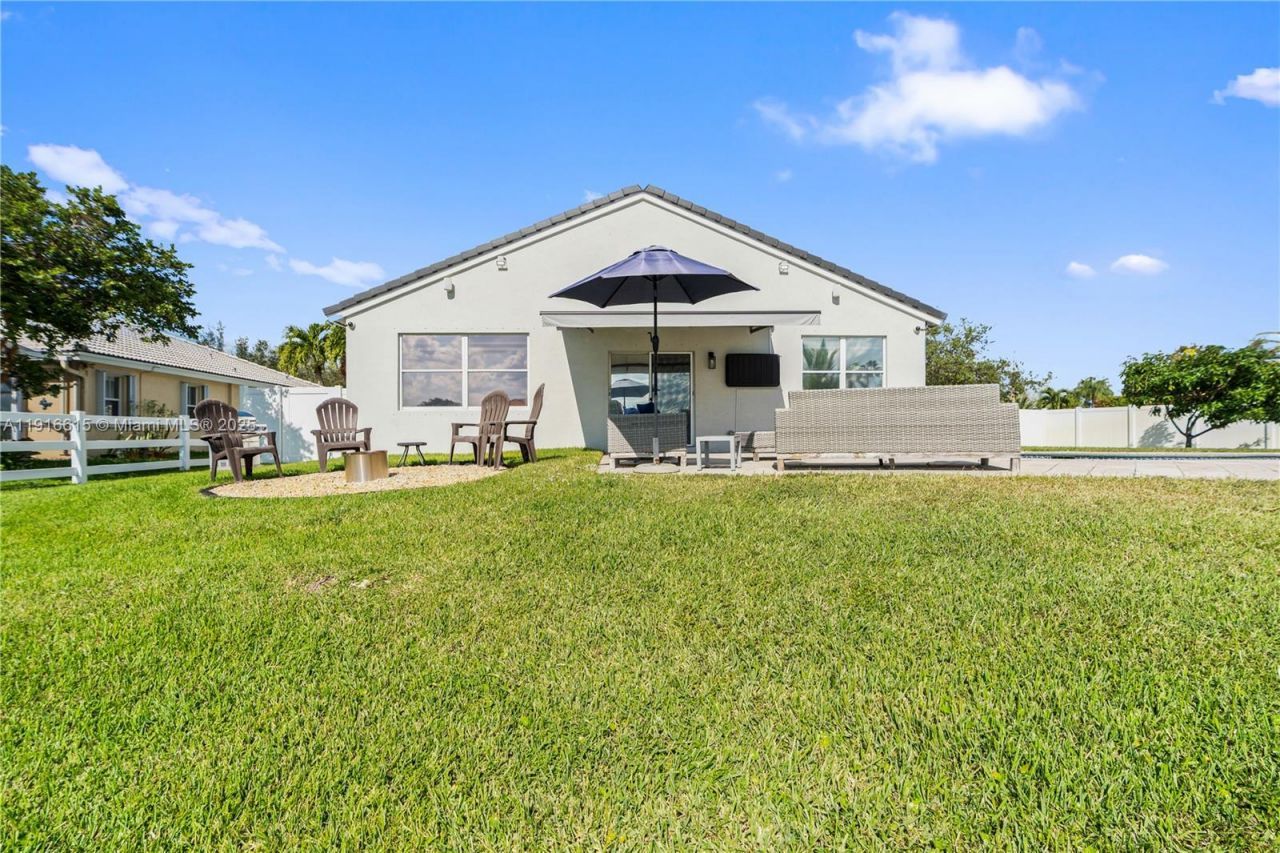 16120 SW 11th St, Pembroke Pines, FL 33027 Photo