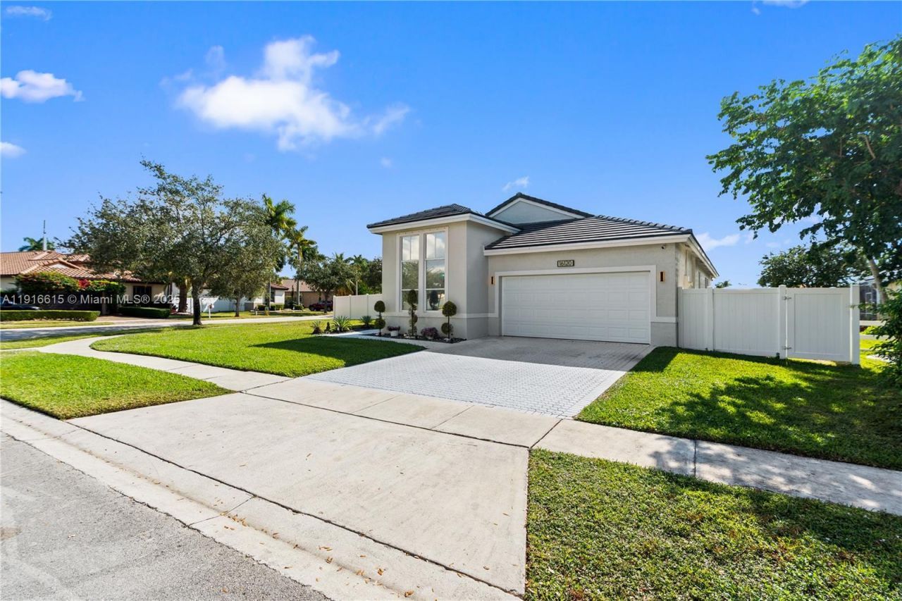 16120 SW 11th St, Pembroke Pines, FL 33027 Photo