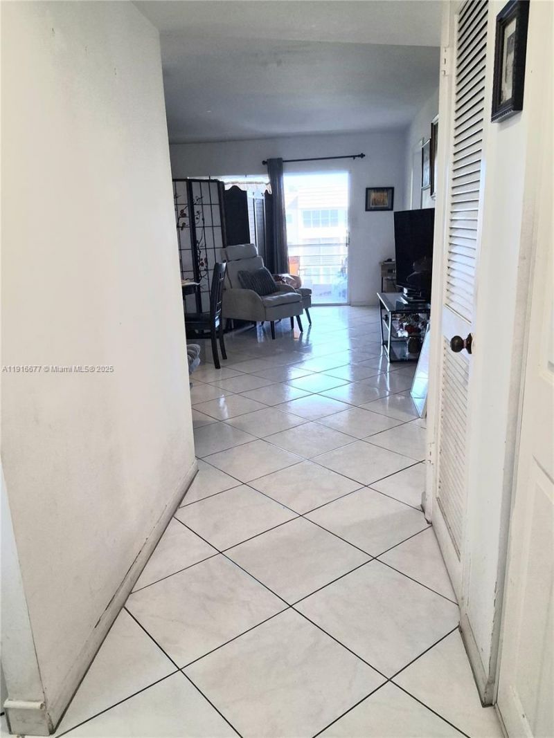 8590 Sunrise Lakes Blvd, Unit 310, Sunrise, FL 33322 Photo