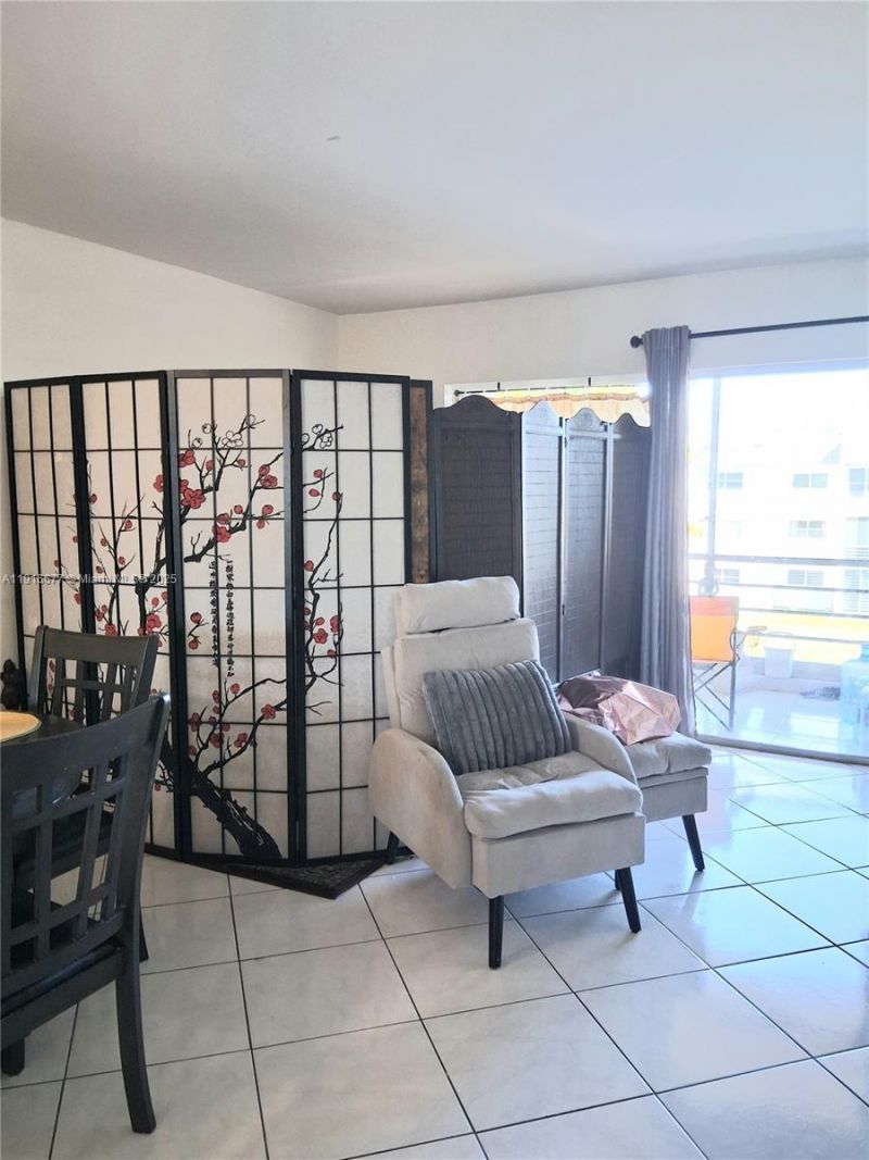 8590 Sunrise Lakes Blvd, Unit 310, Sunrise, FL 33322 Photo