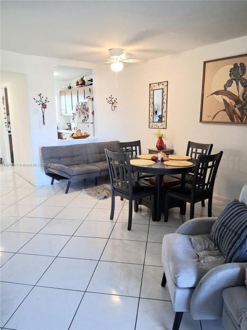 8590 Sunrise Lakes Blvd, Unit 310, Sunrise, FL 33322 Photo