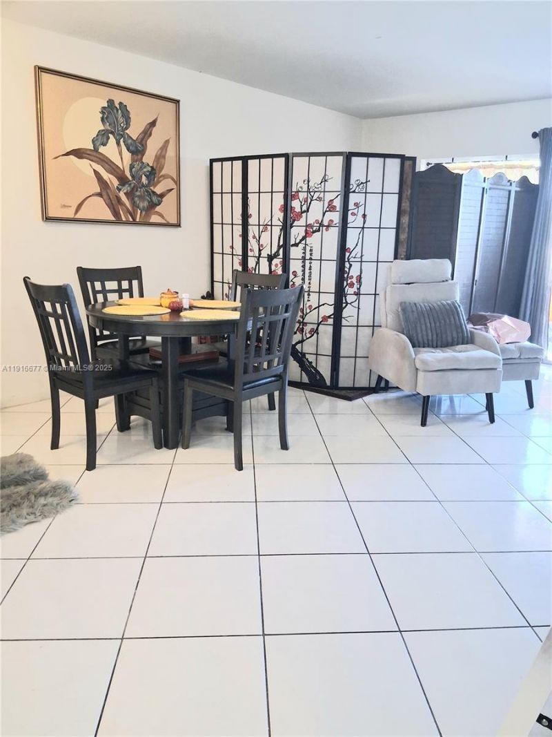 8590 Sunrise Lakes Blvd, Unit 310, Sunrise, FL 33322 Photo