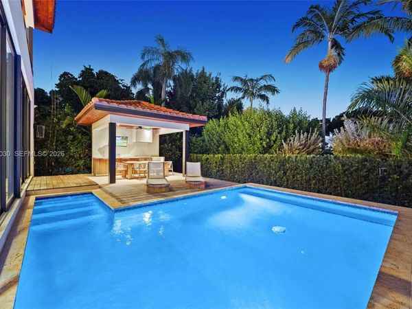 5831 Alton Rd, Miami Beach, FL 33140