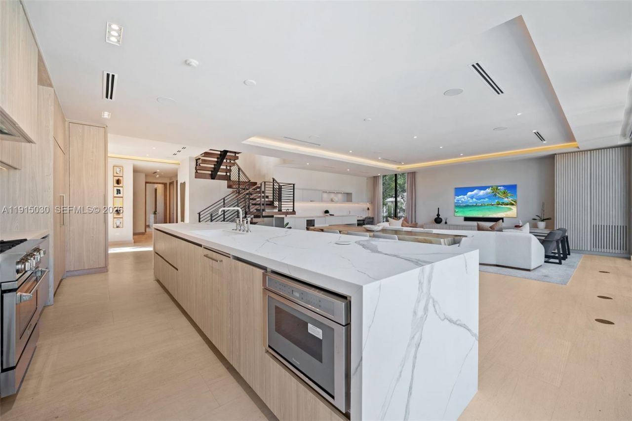 5831 Alton Rd, Miami Beach, FL 33140 Photo