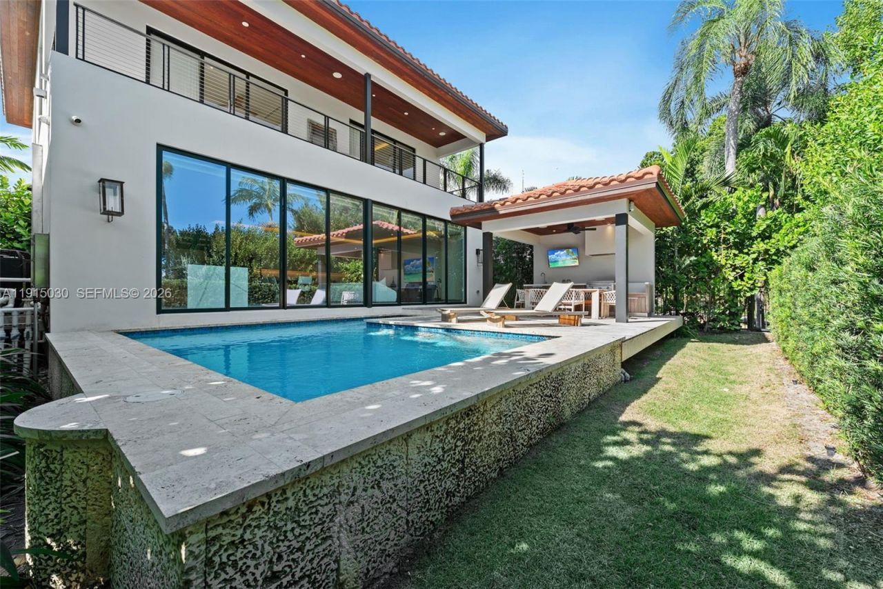 5831 Alton Rd, Miami Beach, FL 33140 Photo