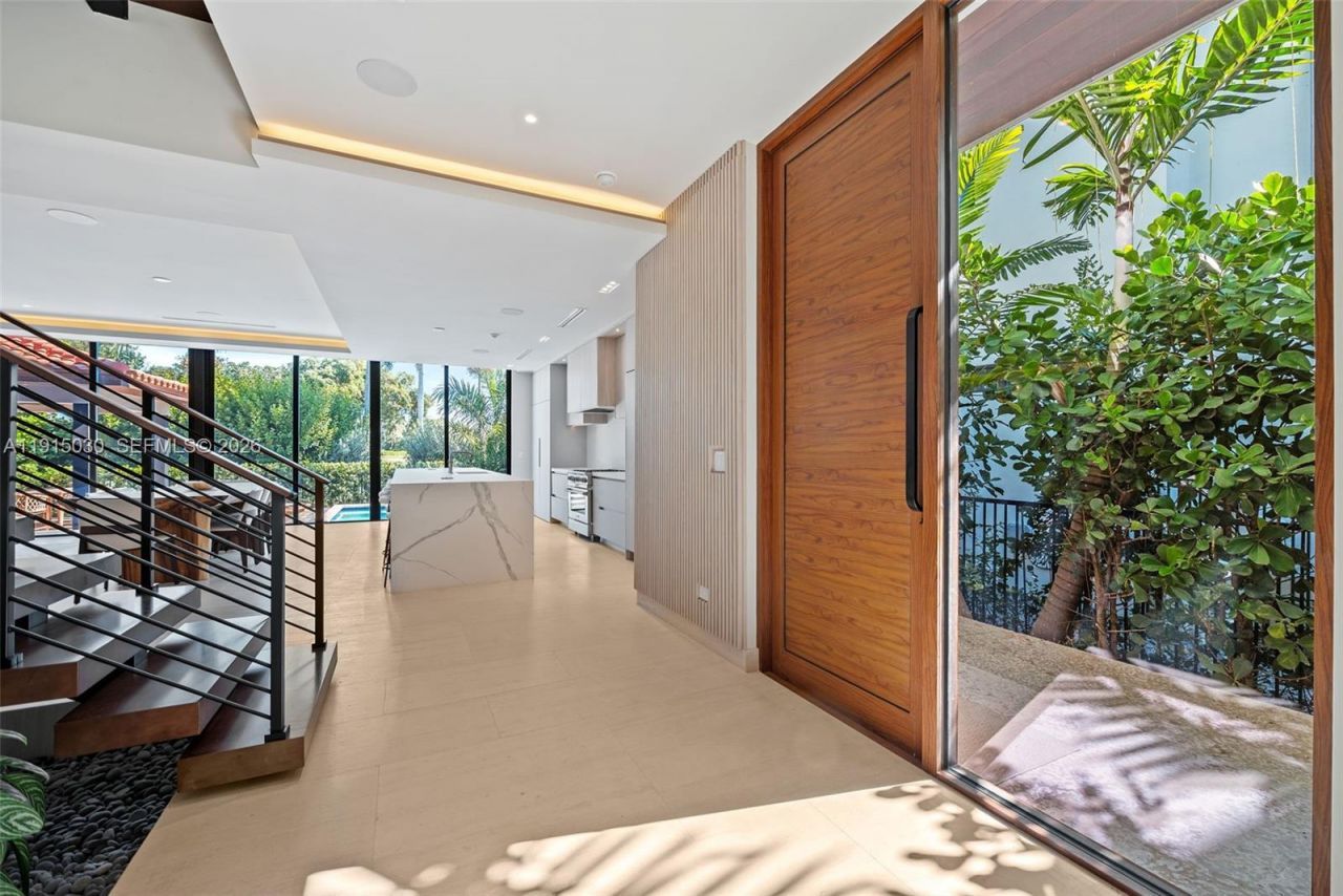 5831 Alton Rd, Miami Beach, FL 33140 Photo