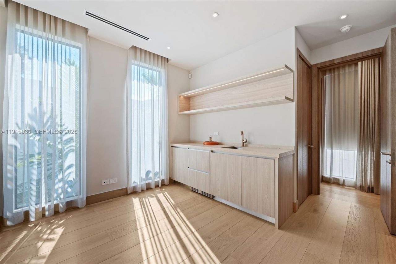 5831 Alton Rd, Miami Beach, FL 33140 Photo