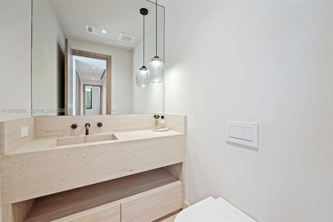 5831 Alton Rd, Miami Beach, FL 33140 Photo