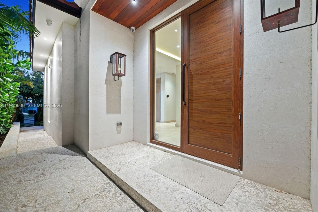 5831 Alton Rd, Miami Beach, FL 33140 Photo