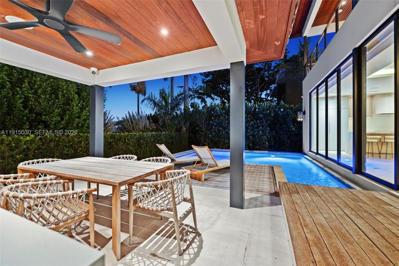 5831 Alton Rd, Miami Beach, FL 33140 Photo