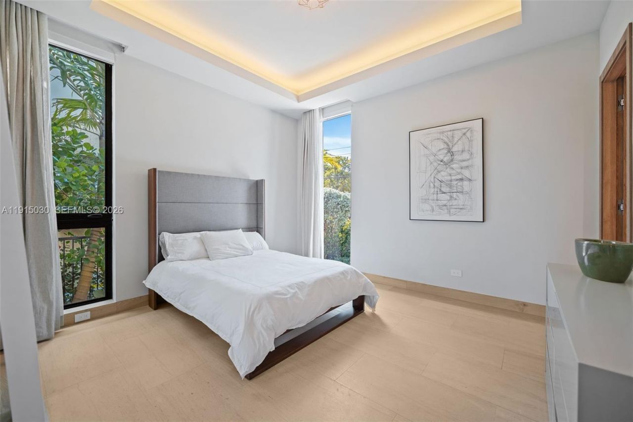 5831 Alton Rd, Miami Beach, FL 33140 Photo