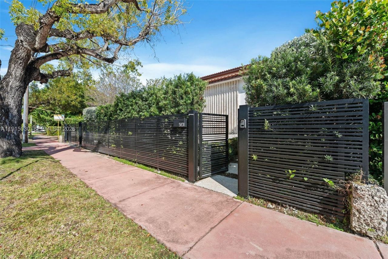 5831 Alton Rd, Miami Beach, FL 33140 Photo
