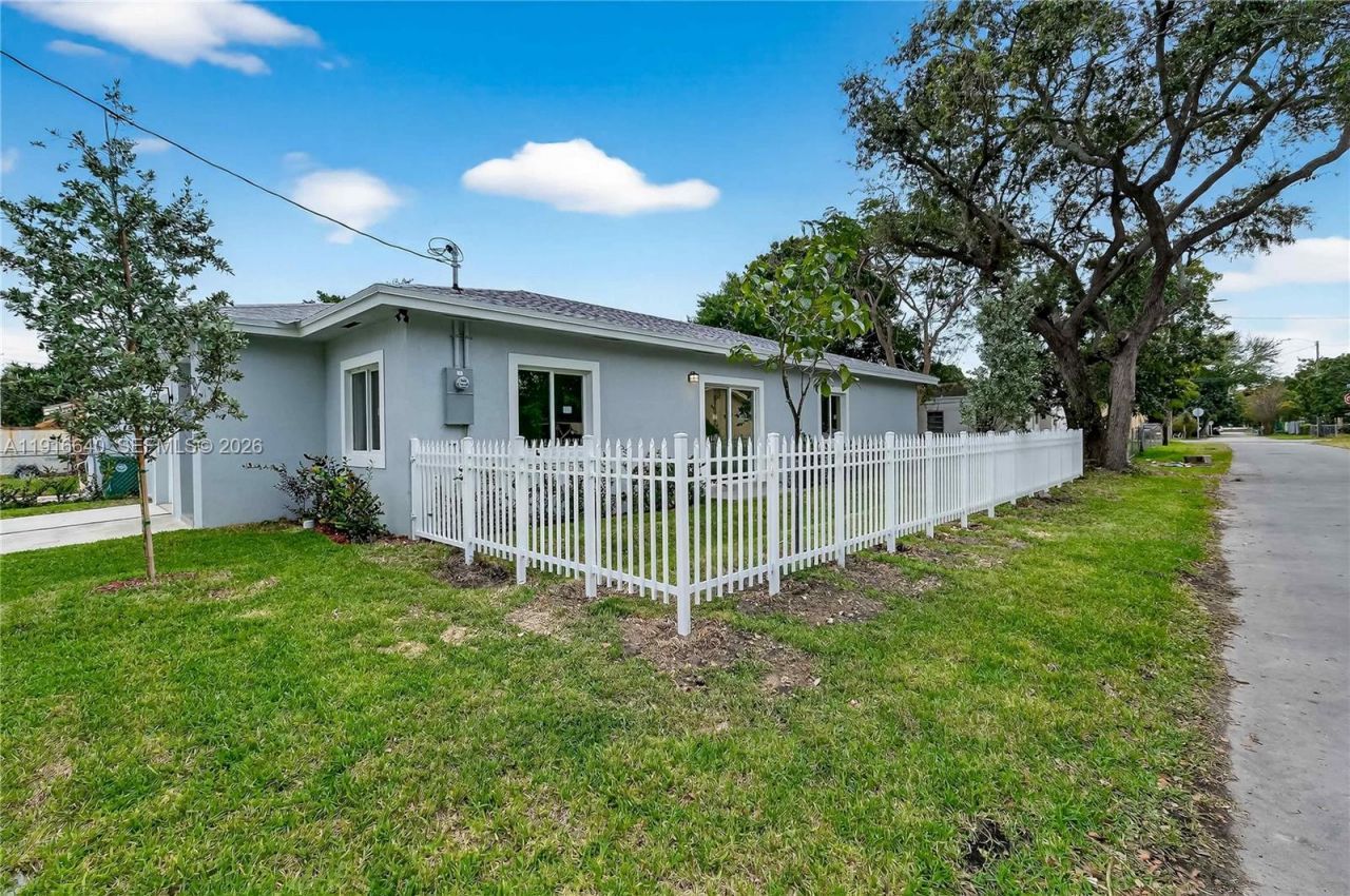 1346 NW 44th St, Miami, FL 33142 Photo