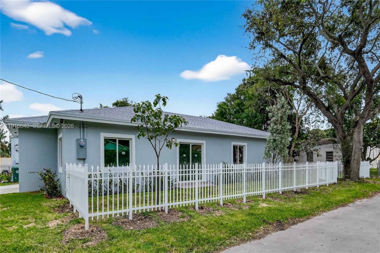 1346 NW 44th St, Miami, FL 33142 Photo