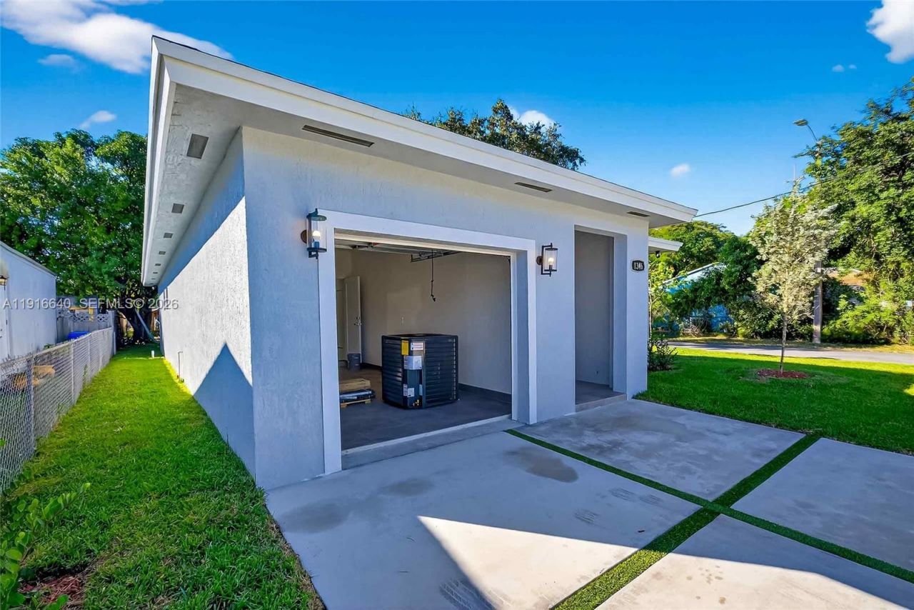 1346 NW 44th St, Miami, FL 33142 Photo