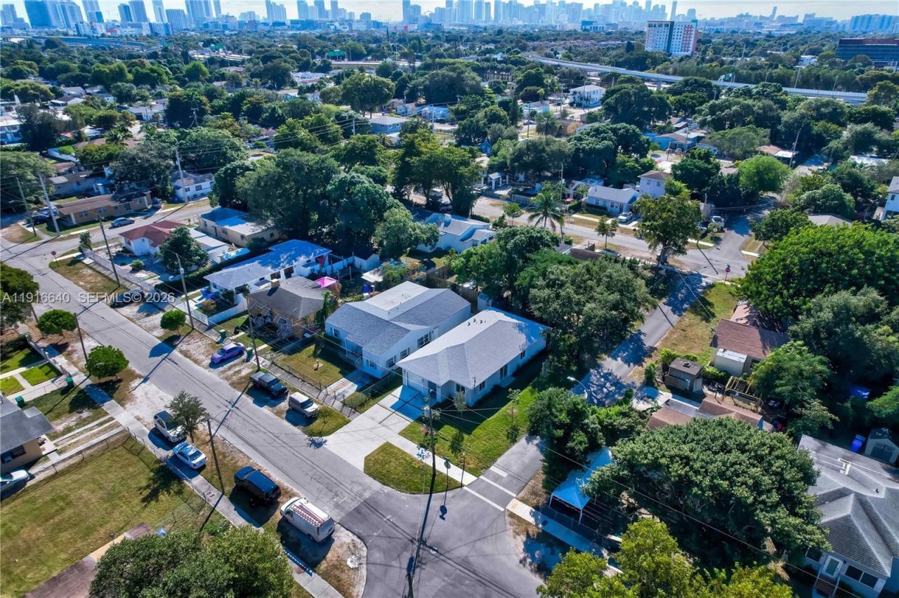 1346 NW 44th St, Miami, FL 33142 Photo