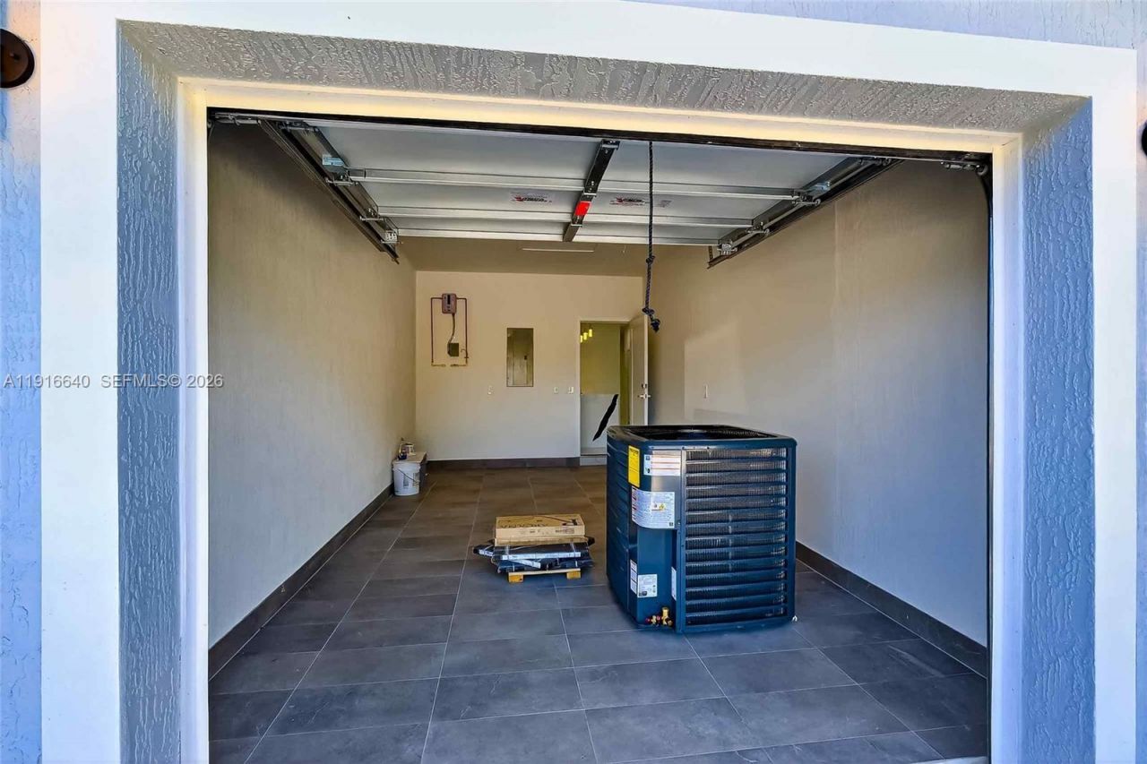 1346 NW 44th St, Miami, FL 33142 Photo