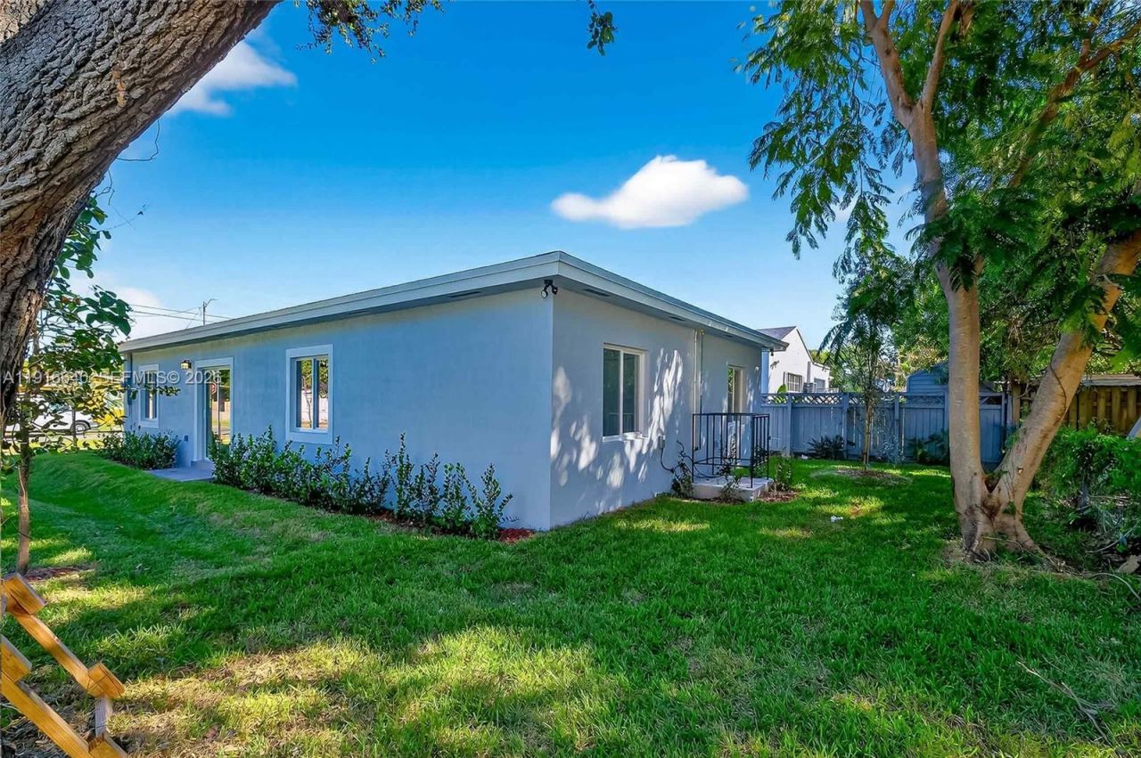 1346 NW 44th St, Miami, FL 33142 Photo