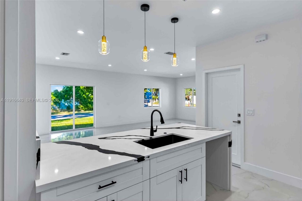 1346 NW 44th St, Miami, FL 33142 Photo