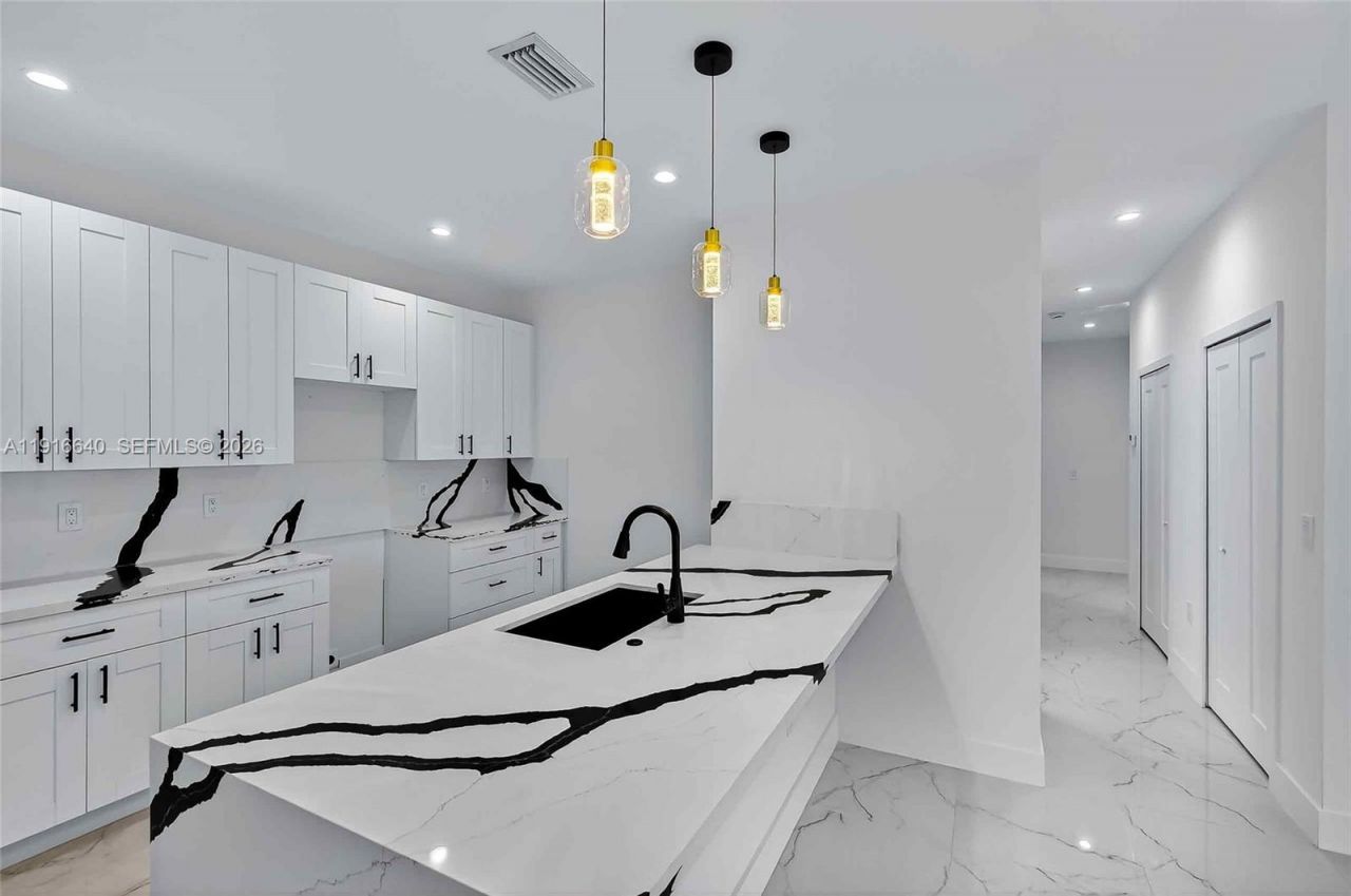 1346 NW 44th St, Miami, FL 33142 Photo